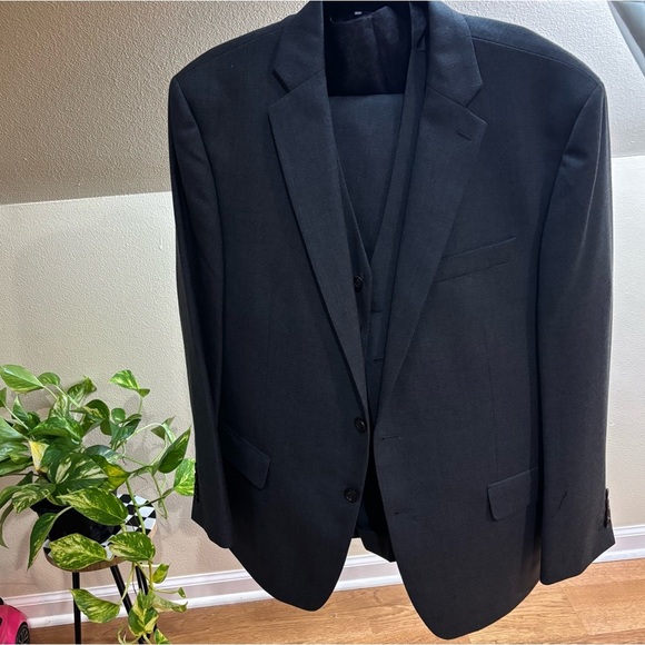 Lauren Ralph Lauren Men’s 3-Piece 100% Wool Suit | 46L Jacket / 40W Pants NWT - Picture 1 of 16